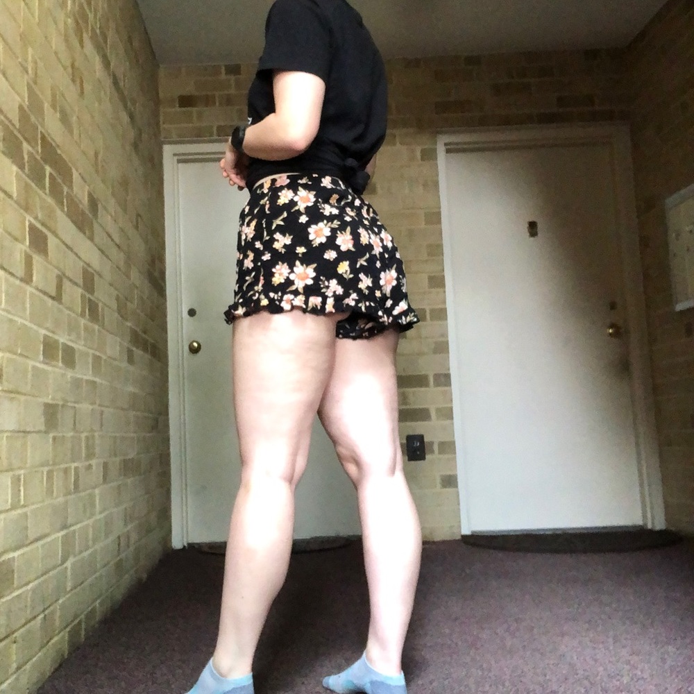 american eagle black floral flowy shorts